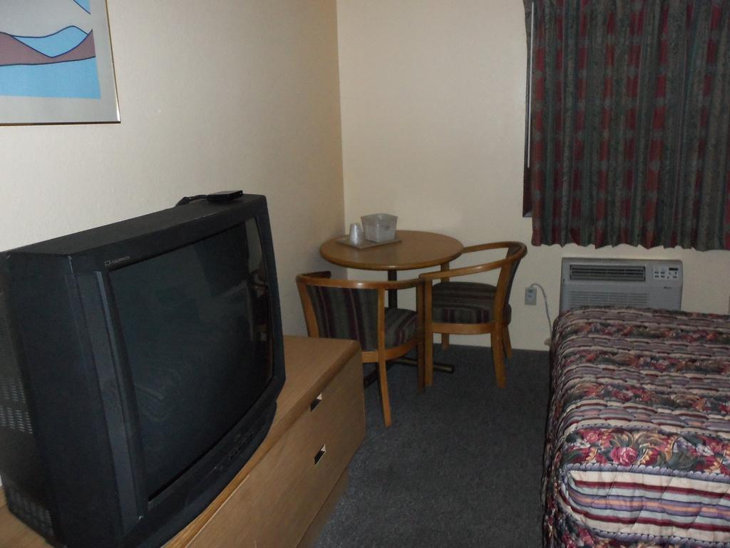 דובוק Glenview Motel מראה חיצוני תמונה